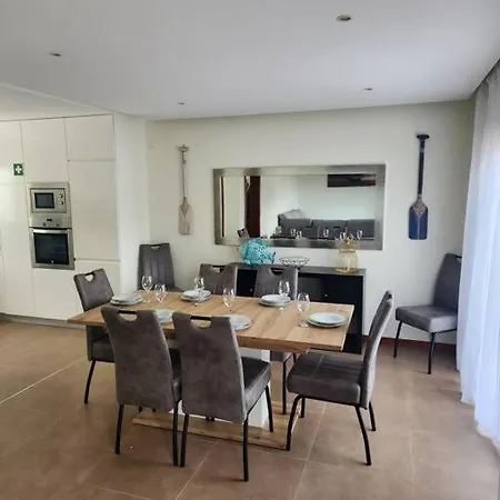 Holiday home Casa Rogel By Armacao De Pera With Heated Pool And Games