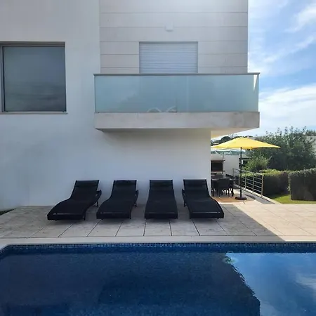 Casa Rogel By Armacao De Pera With Heated Pool And Games Semesterbostad