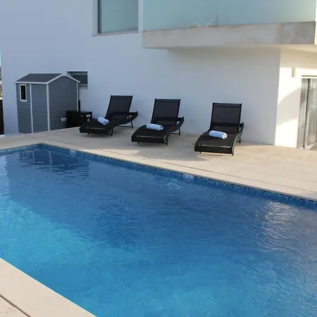 Casa Rogel By Armacao De Pera With Heated Pool And Games Holiday home Alcantarilha