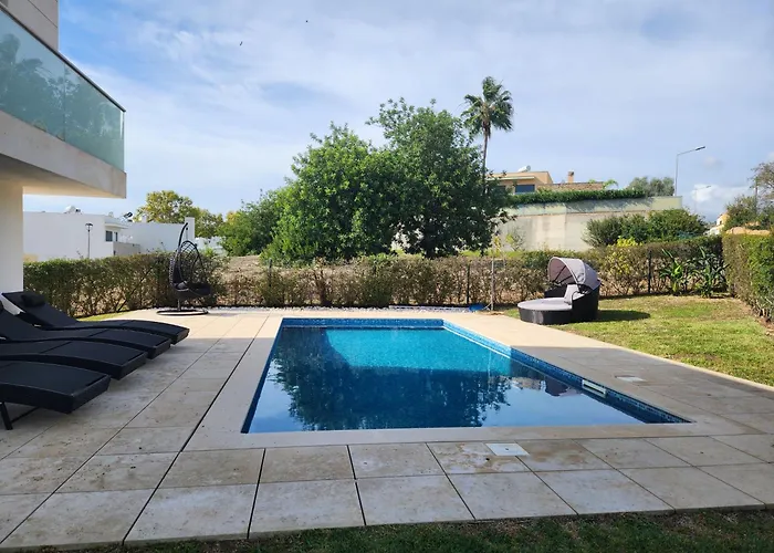 Casa de Férias Casa Rogel By Armação De Pêra With Heated Pool&games